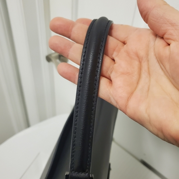 Michael Kors "KINSLEY" Black Leather Satchel, Business, Stylish, Chic - Picture 4 of 12